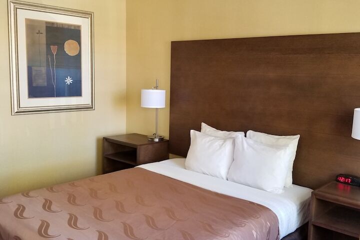 Room 17 of 33