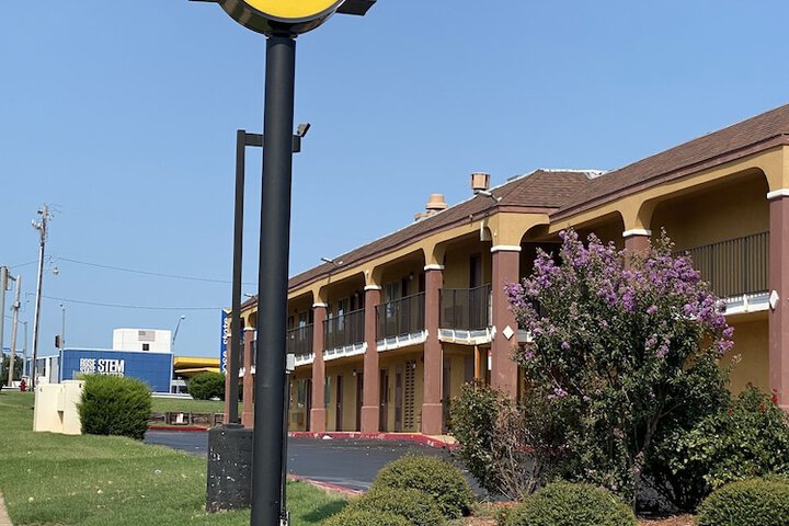 Super 8 by Wyndham Midwest City OK