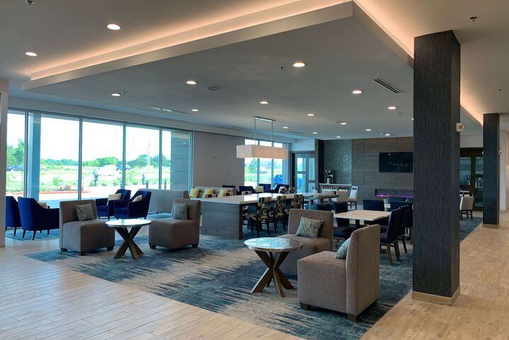 La Quinta Inn & Suites by Wyndham Round Rock near Kalahari