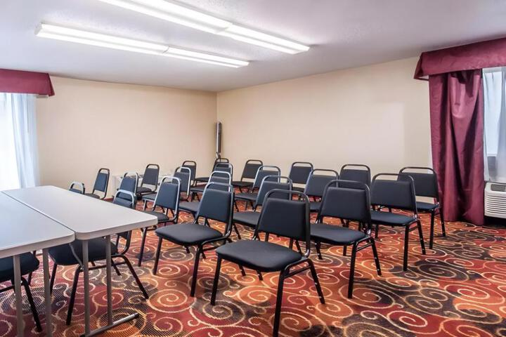 Quality Inn & Suites Kansas City I-435n Near Sports Complex