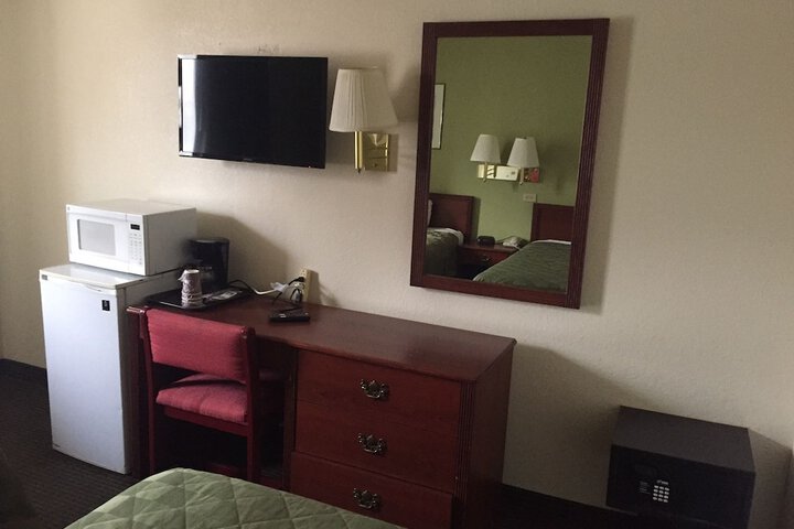 Room 10 of 33