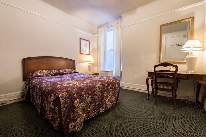 Room 13 of 38