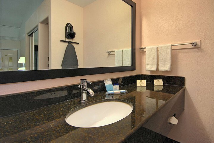 Room 10 of 26