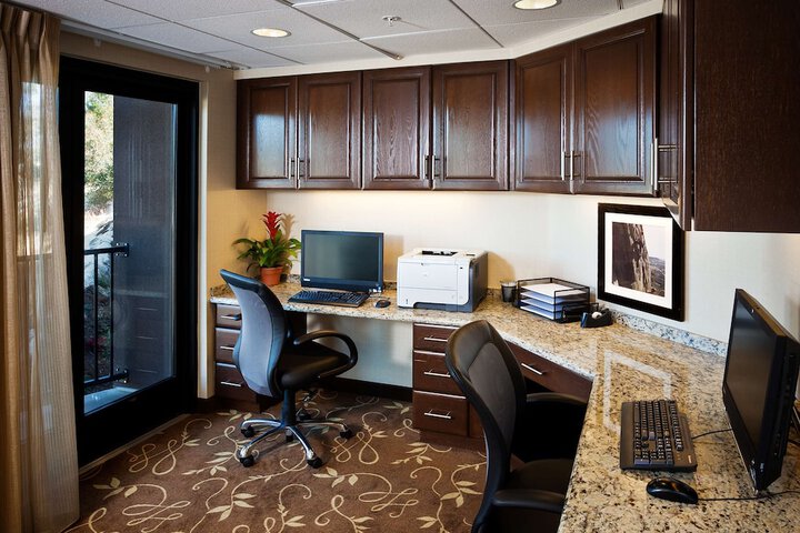 Business Center 34 of 35