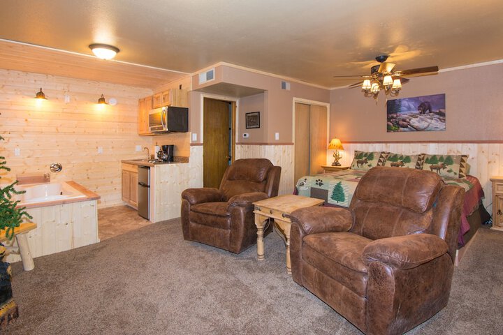 Upper Canyon Inn & Cabins