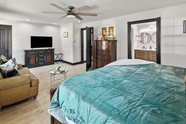 The Three Bears Retreat - King suites