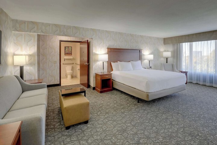 Room 32 of 67