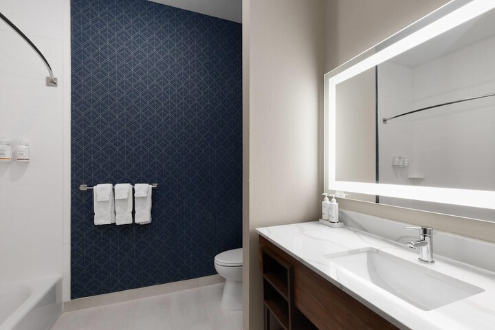 La Quinta Inn & Suites by Wyndham Athens I-65
