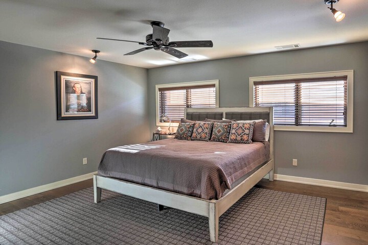 Main Street Strugis Apt w / High-end Features