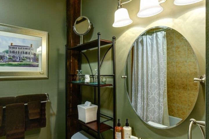 Room 32 of 40