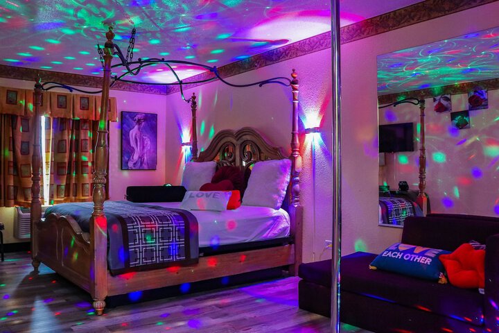 Room 4 of 34