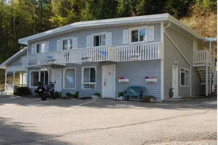 Cozy Pines Motel