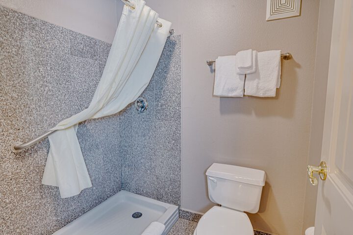 The Ashley Inn & Suites