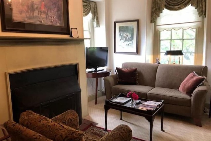 Room 42 of 61
