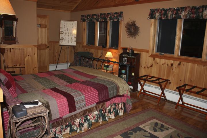 Kiwassa Lake Bed & Breakfast