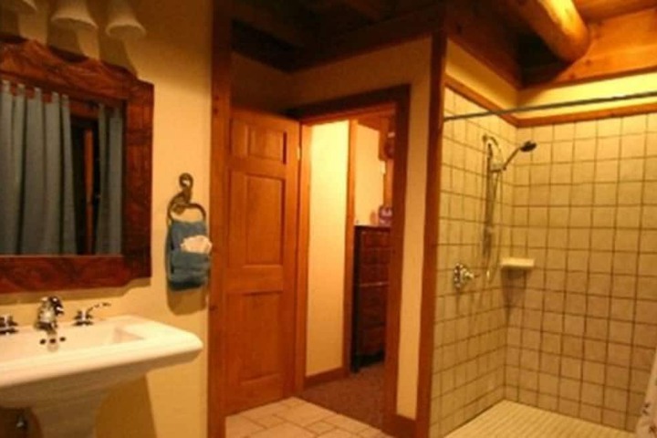 Room 35 of 72