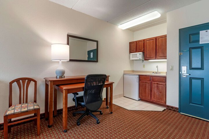 Room 32 of 65