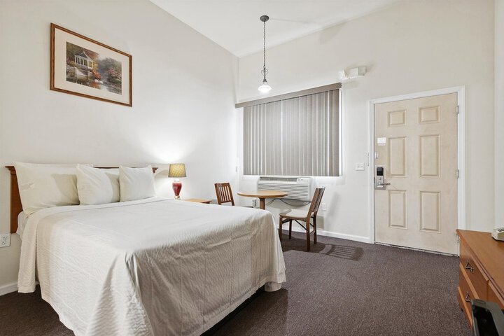 Room 5 of 15