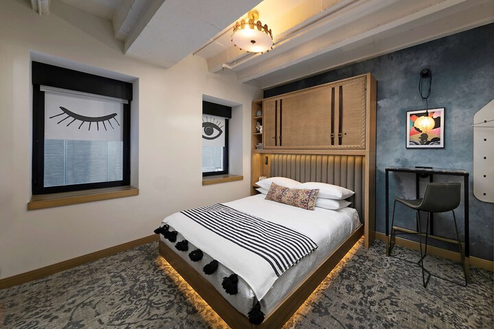 Room 35 of 49