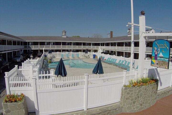 Sands by the Sea Motel