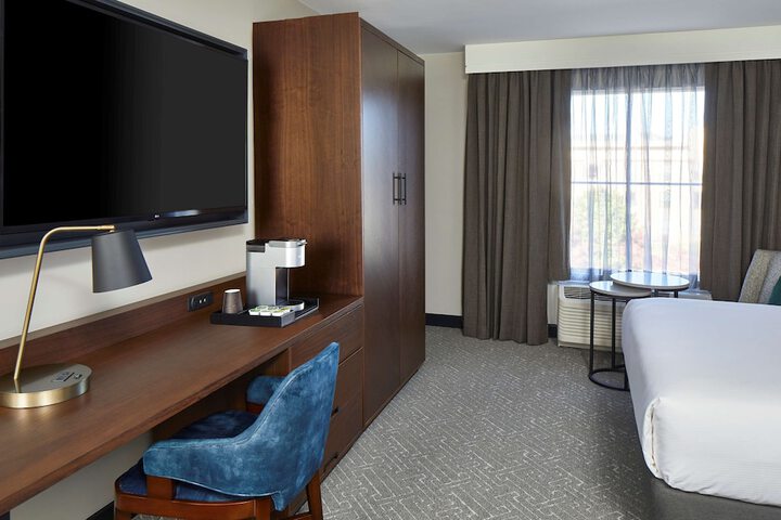 Cumberland House Knoxville Tapestry Collection by Hilton