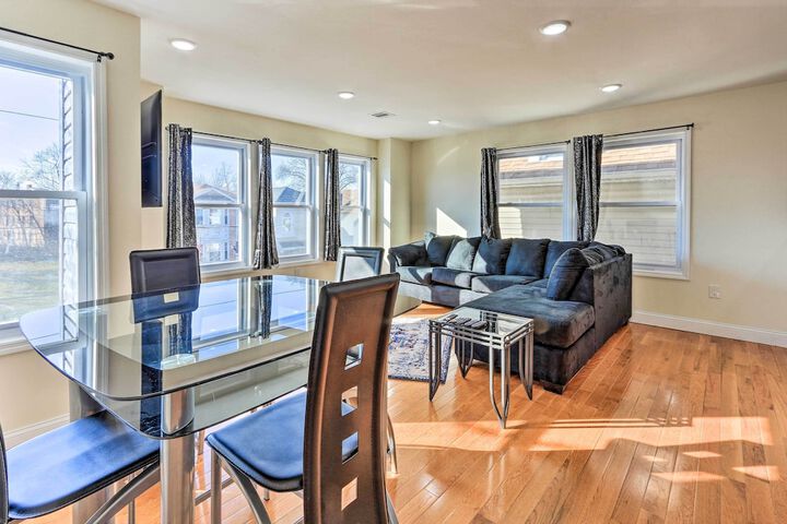 Bright Irvington Home 2 Mi to Prudential Center!