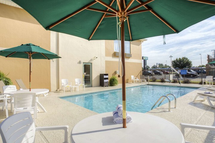 Pool 6 of 30