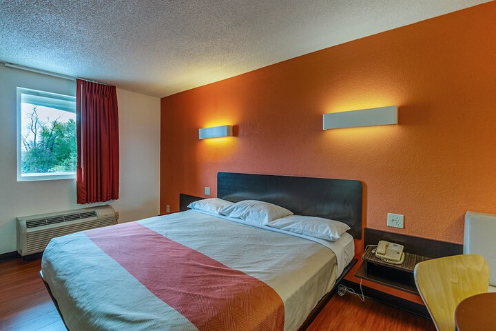 Room 16 of 30