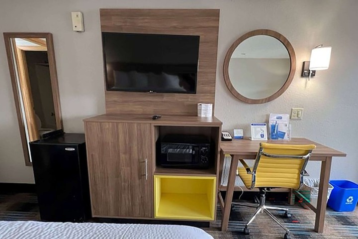 Room 9 of 23