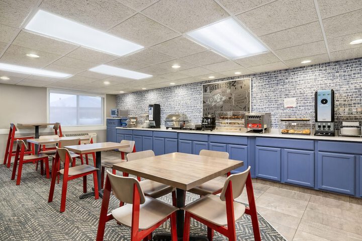 AmericInn by Wyndham Valley City - Conference Center