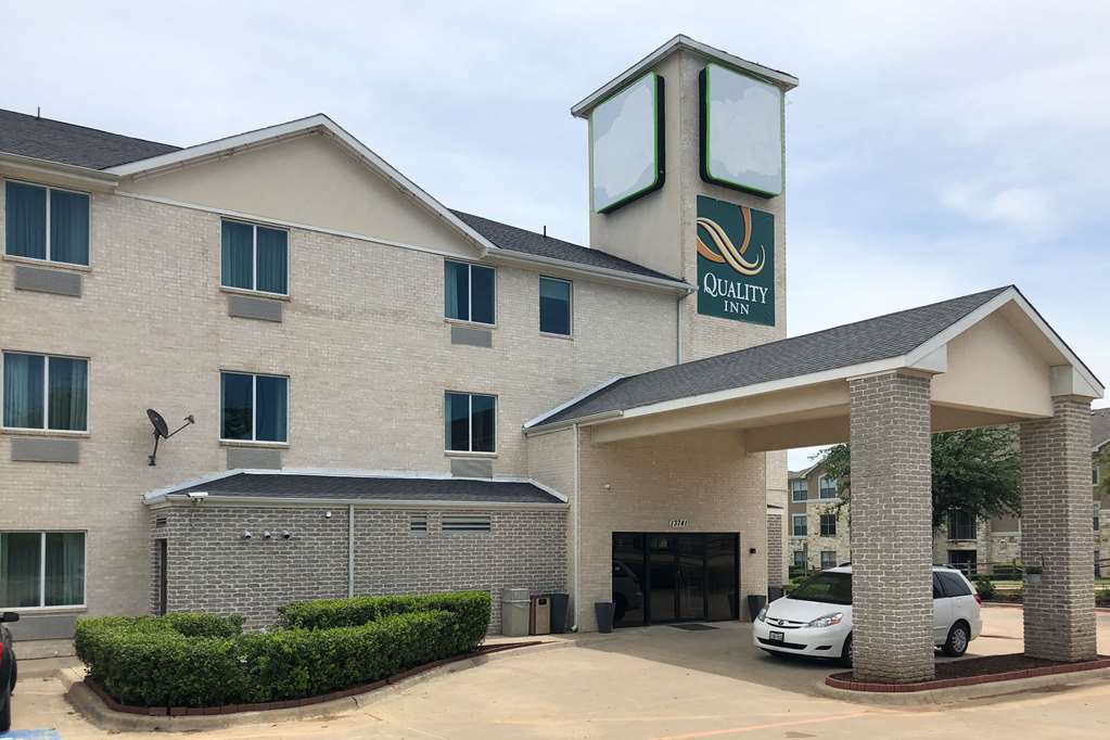 Quality Inn & Suites Roanoke - Roanoke, Texas - Hotel, Motel, Lodging