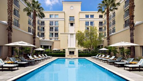 Hotels Near Henry Mayo Newhall Memorial Hospital In Valencia Ca